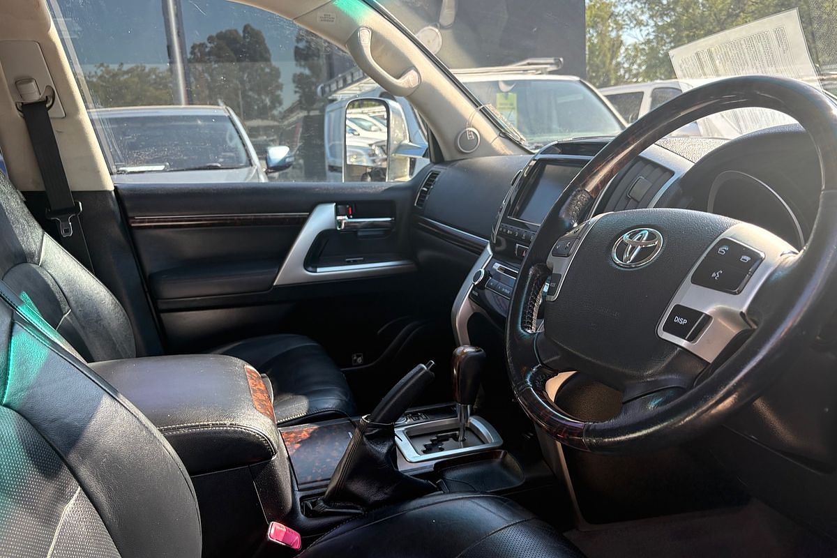 2012 Toyota Landcruiser Sahara VDJ200R