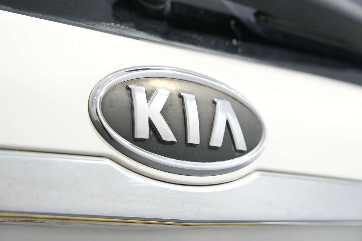 2012 Kia Grand Carnival Si VQ