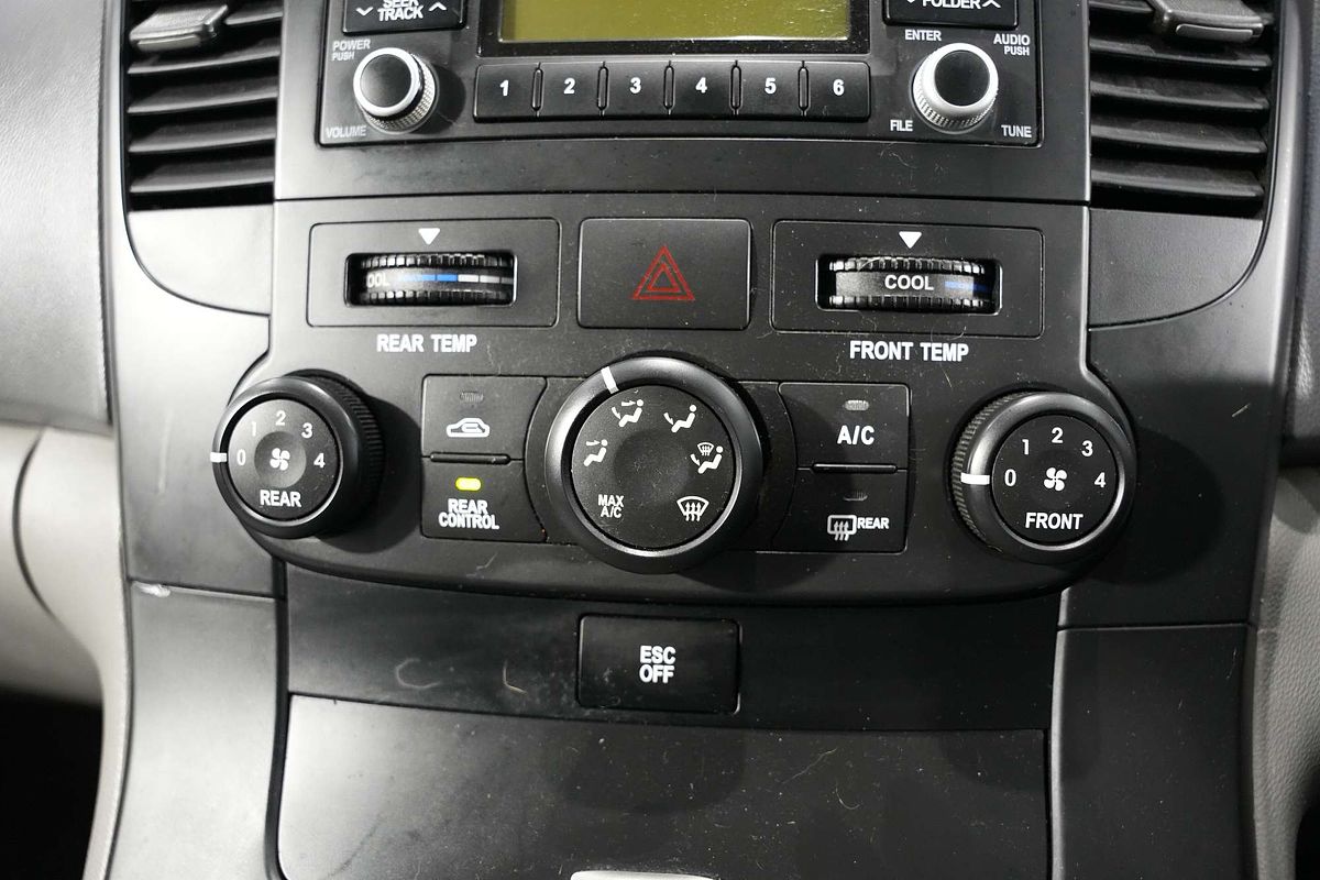2012 Kia Grand Carnival Si VQ