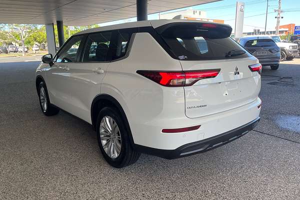 2024 Mitsubishi Outlander ES ZM