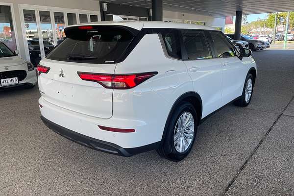 2024 Mitsubishi Outlander ES ZM