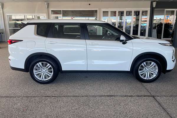 2024 Mitsubishi Outlander ES ZM