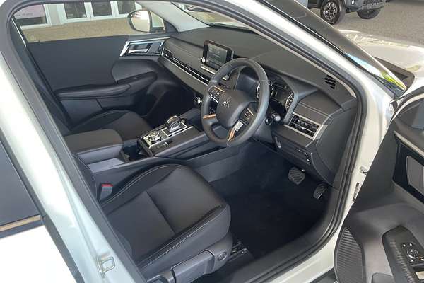 2024 Mitsubishi Outlander ES ZM