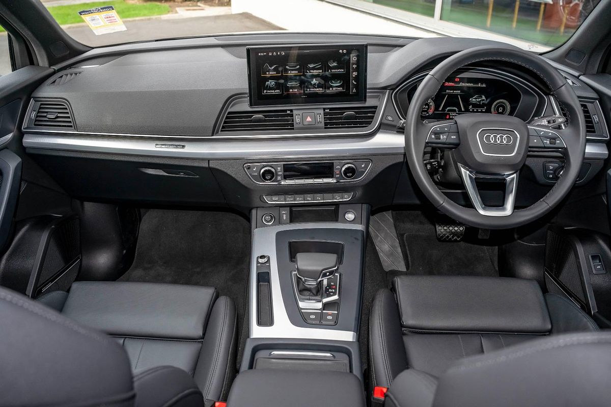 2024 Audi Q5 45 TFSI Sport FY