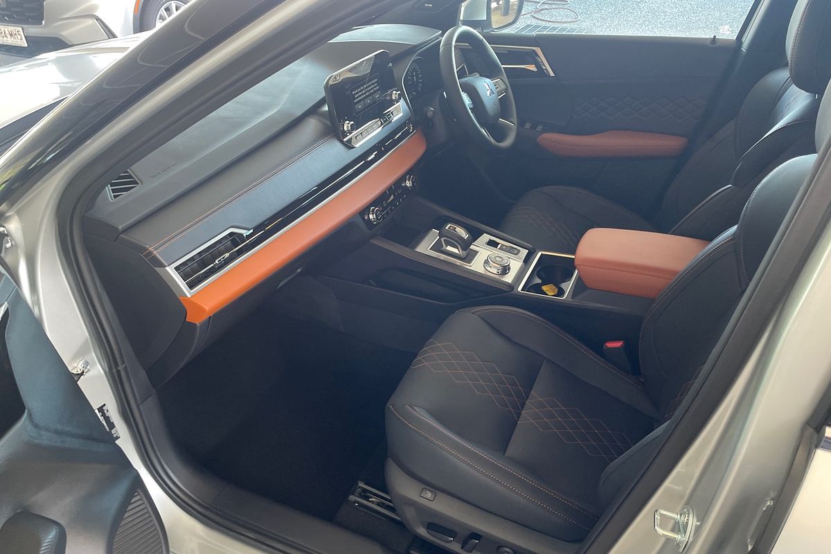 2024 Mitsubishi Outlander Exceed Tourer ZM