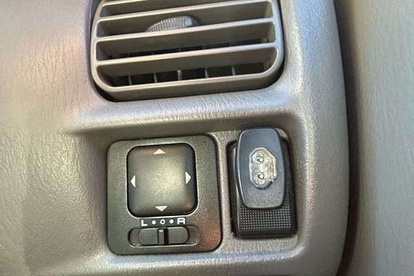 2001 Mazda 121 Shades Metro DW Series 2