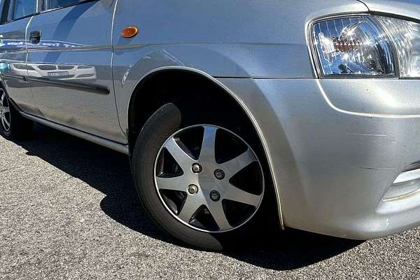 2001 Mazda 121 Shades Metro DW Series 2