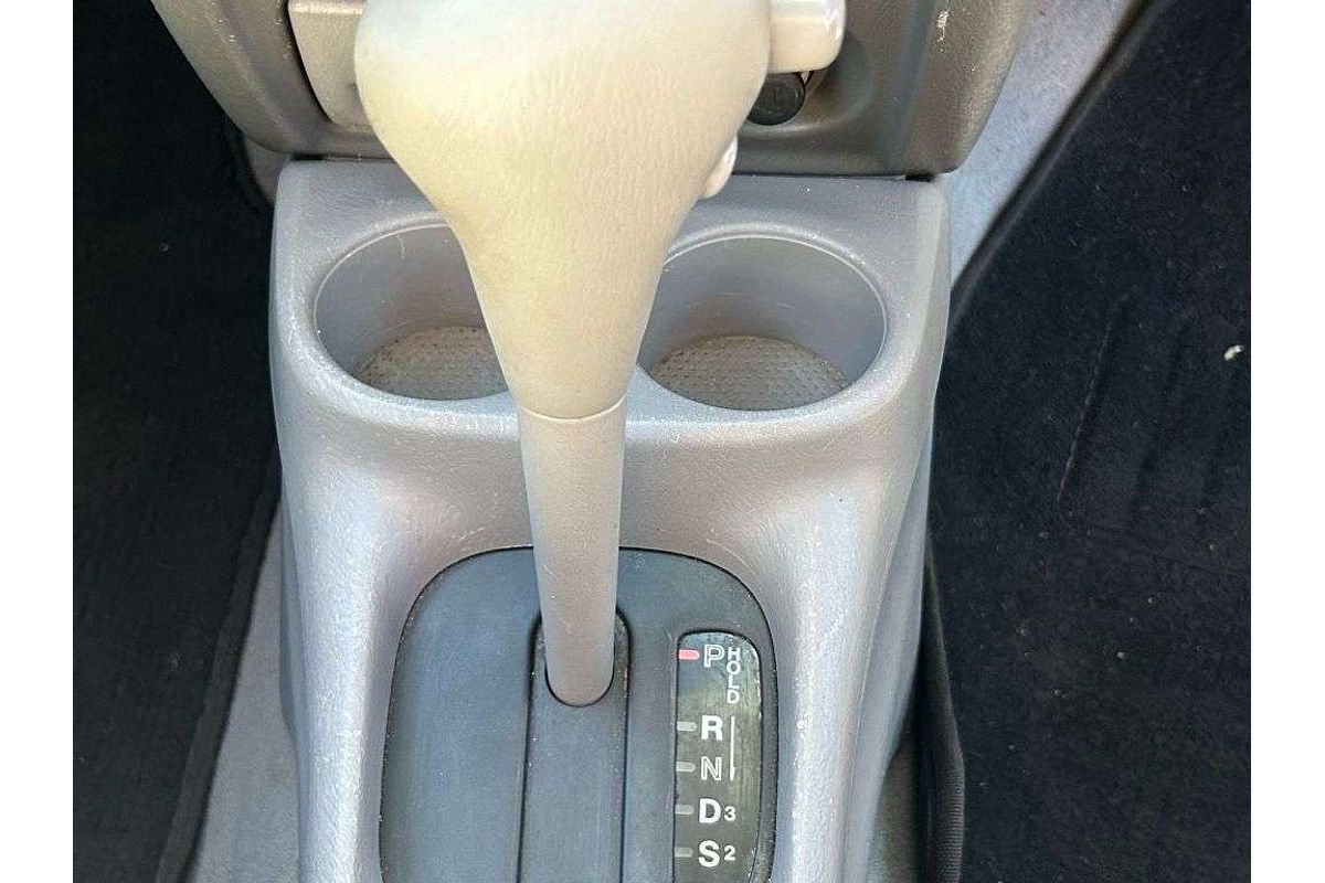 2001 Mazda 121 Shades Metro DW Series 2