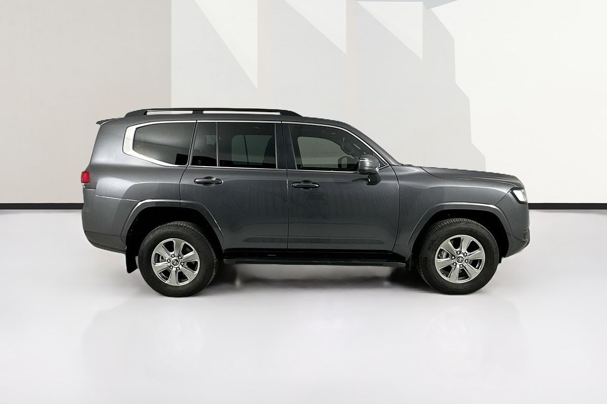 Vehicle photo 9