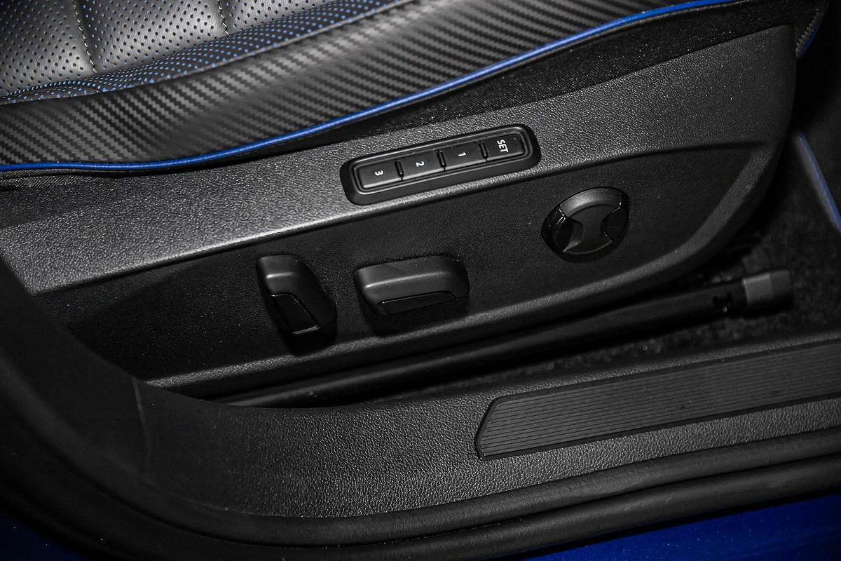 2023 Volkswagen Golf R 20 Years 8