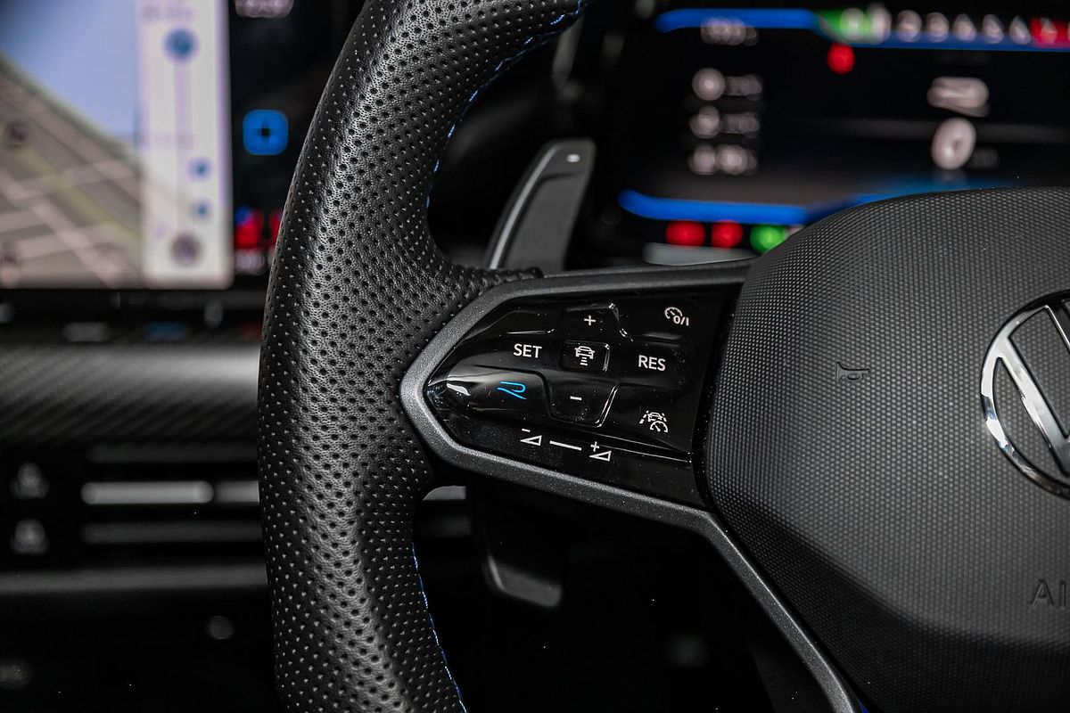 2023 Volkswagen Golf R 20 Years 8