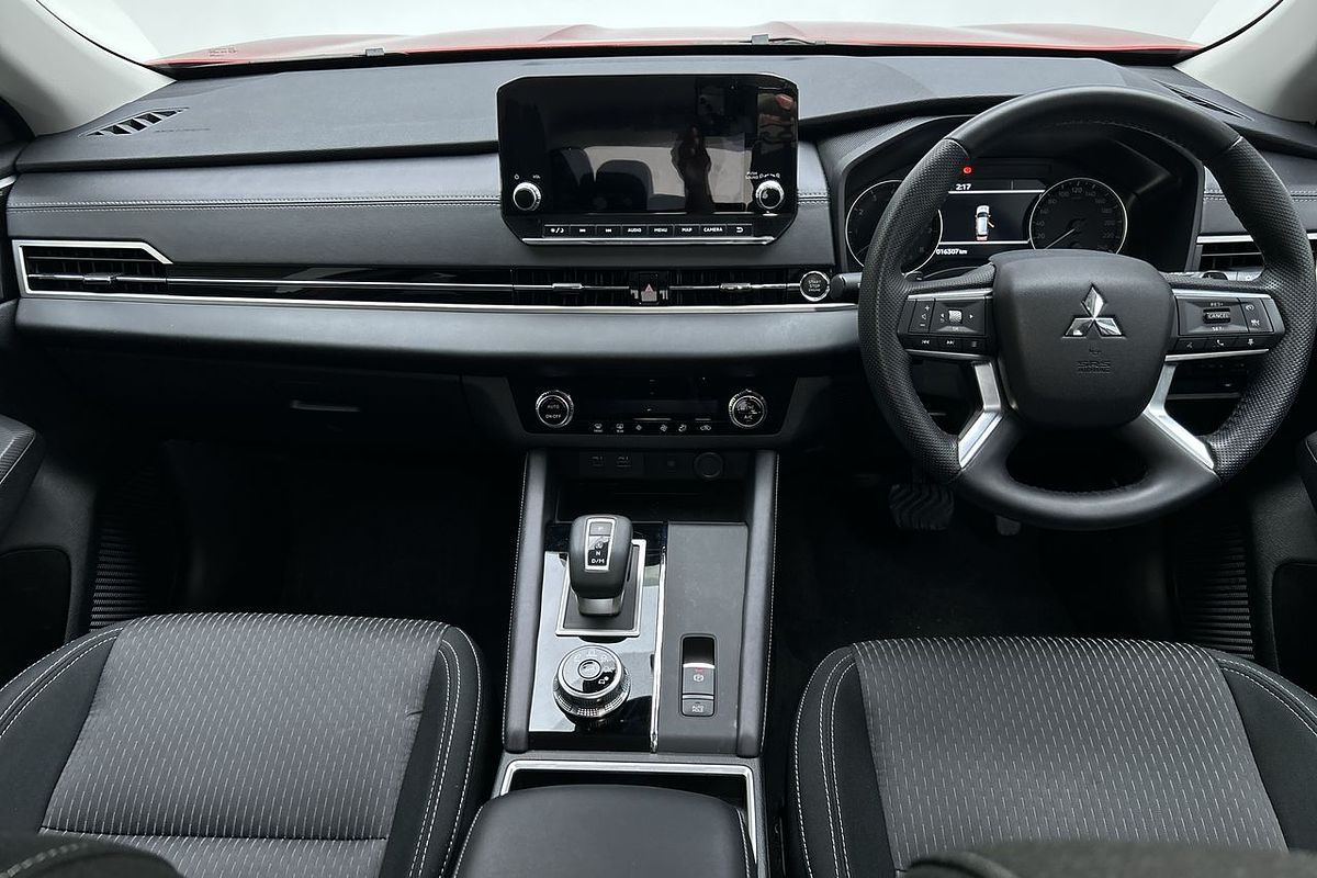 2024 Mitsubishi Outlander LS ZM