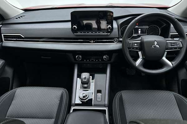 2024 Mitsubishi Outlander LS ZM