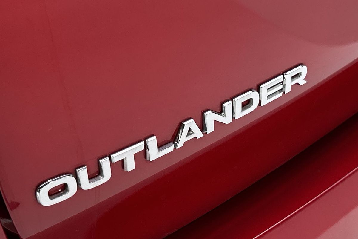 2024 Mitsubishi Outlander LS ZM