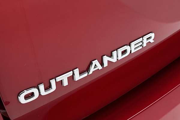 2024 Mitsubishi Outlander LS ZM