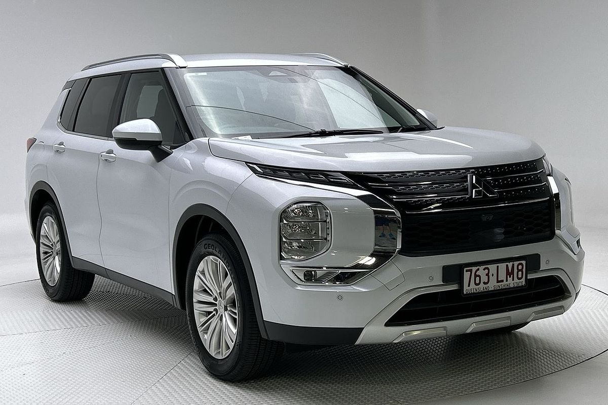 2024 Mitsubishi Outlander LS ZM