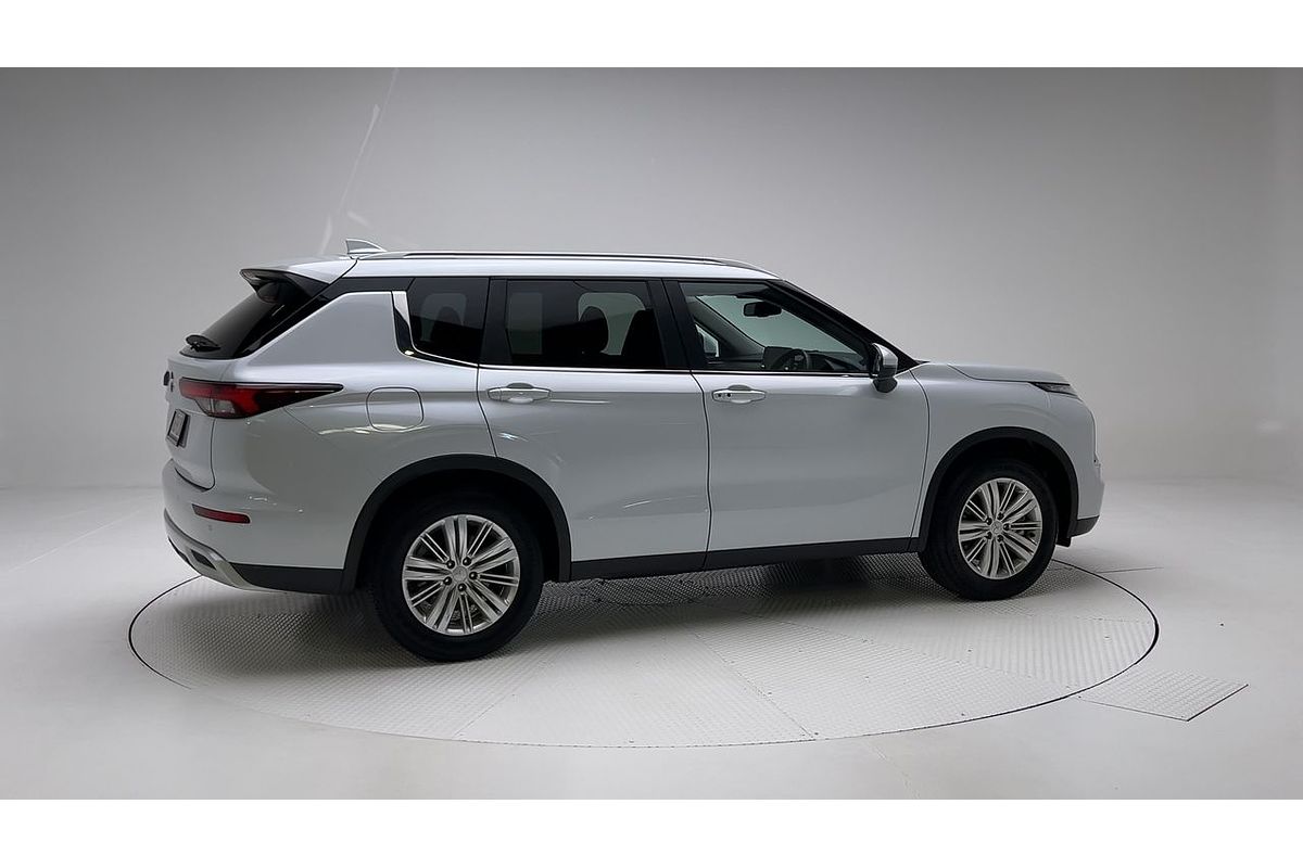 2024 Mitsubishi Outlander LS ZM