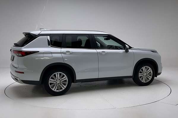 2024 Mitsubishi Outlander LS ZM