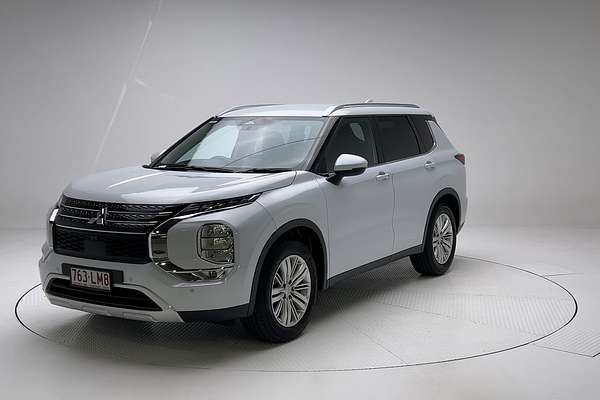 2024 Mitsubishi Outlander LS ZM