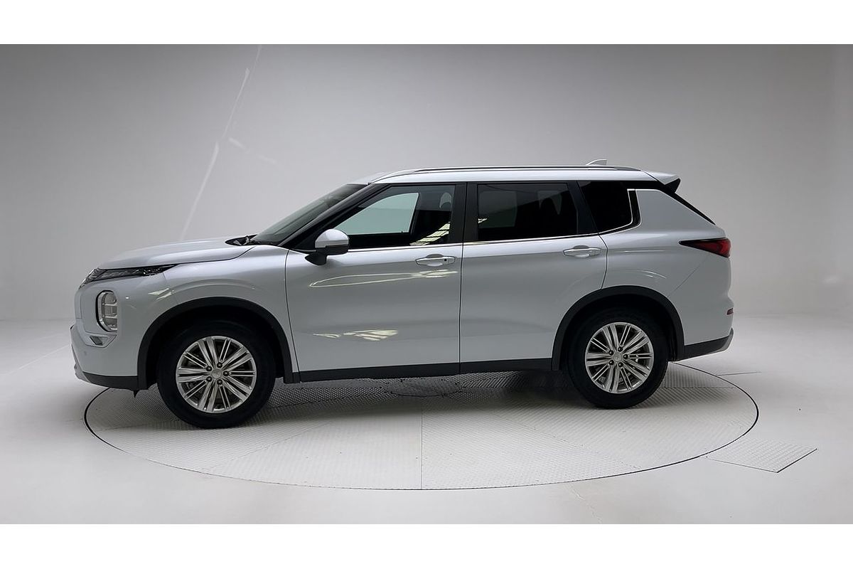 2024 Mitsubishi Outlander LS ZM