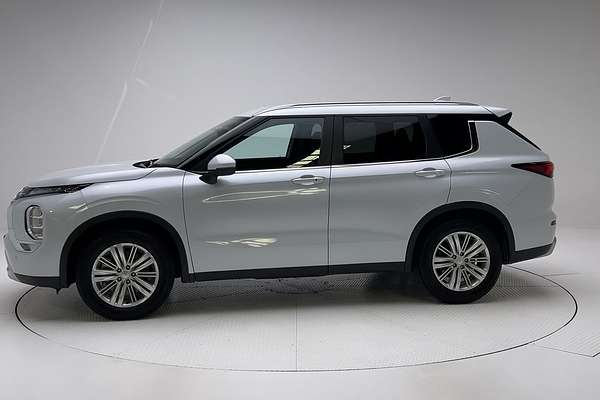 2024 Mitsubishi Outlander LS ZM