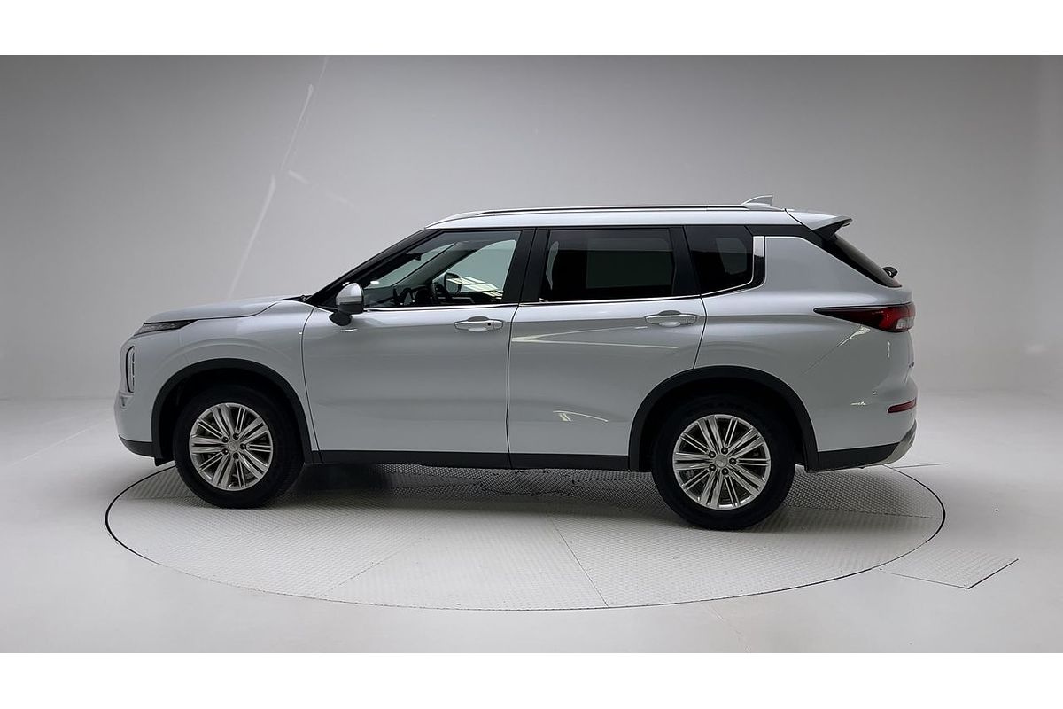 2024 Mitsubishi Outlander LS ZM