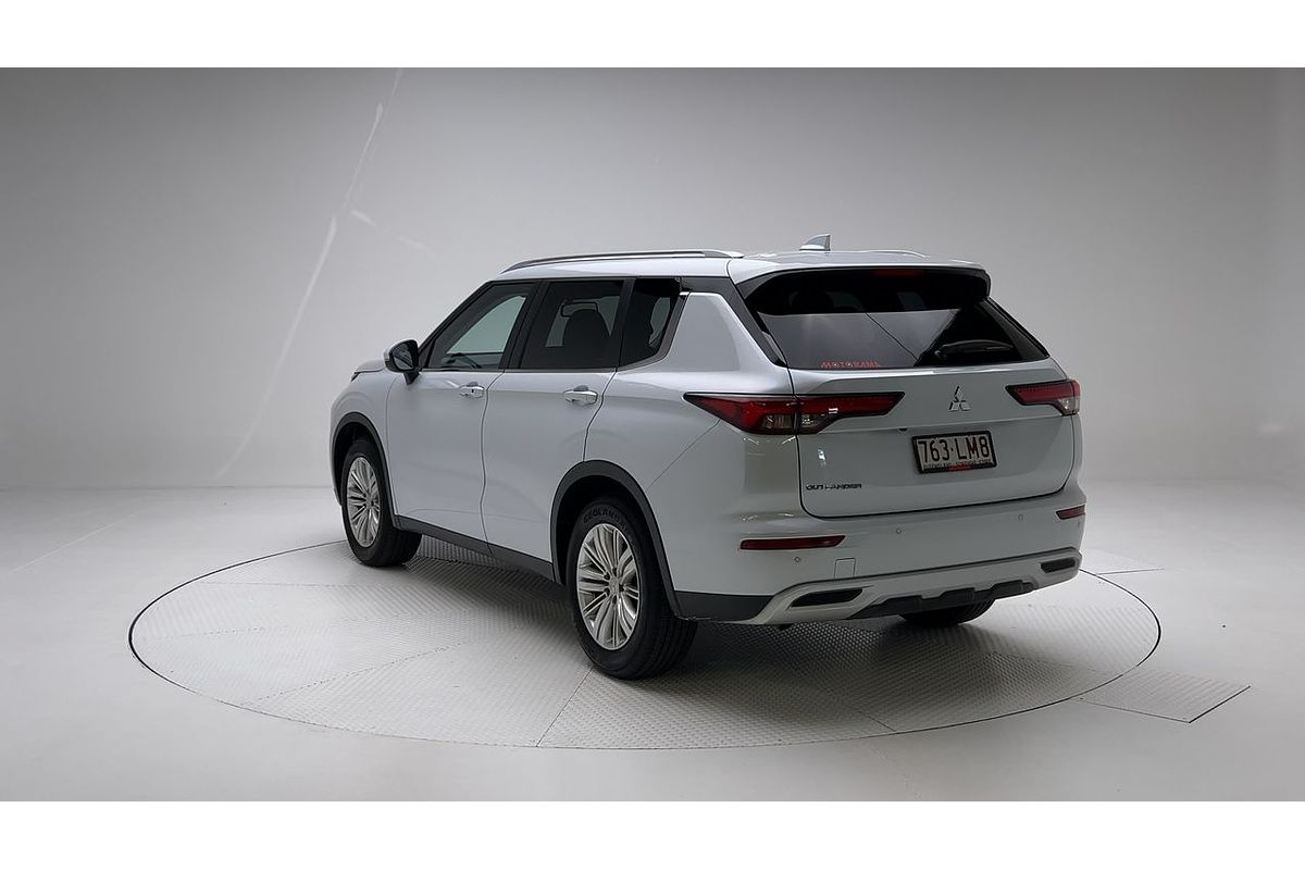2024 Mitsubishi Outlander LS ZM