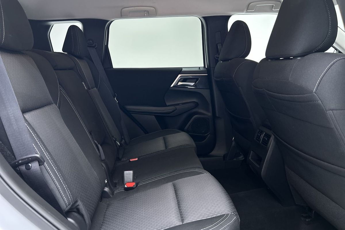 2024 Mitsubishi Outlander LS ZM