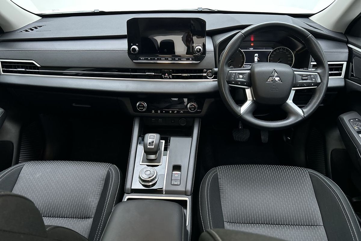 2024 Mitsubishi Outlander LS ZM