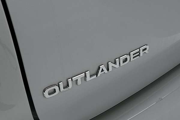 2024 Mitsubishi Outlander LS ZM