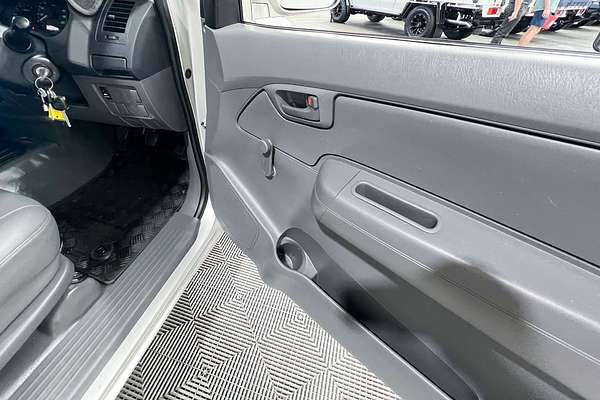 2013 Toyota Hilux Workmate TGN16R Rear Wheel Drive