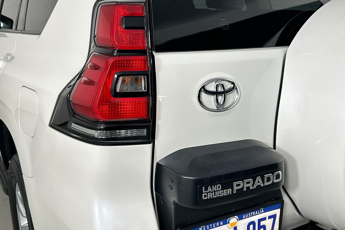 Vehicle photo 8