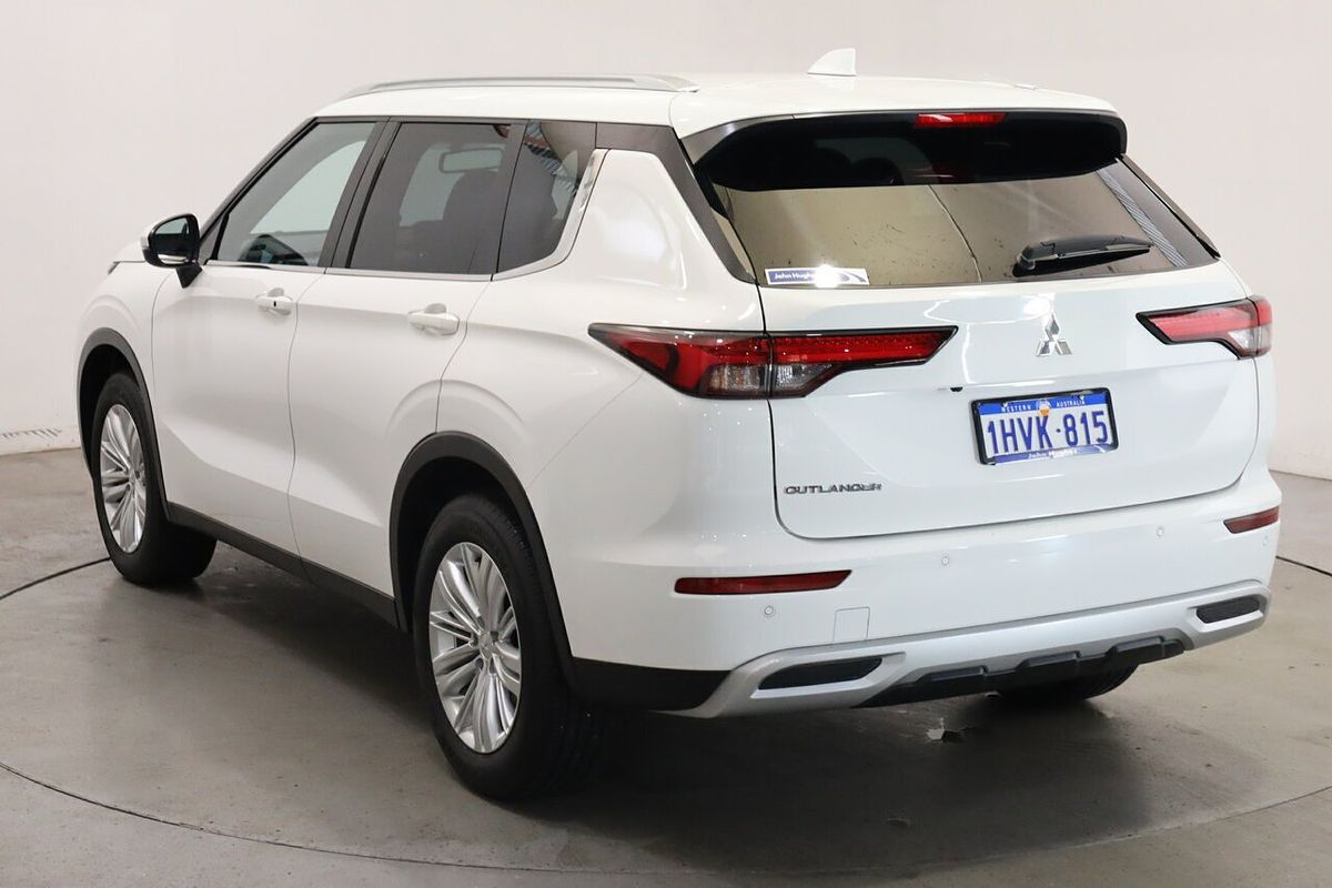 2023 Mitsubishi Outlander LS ZM