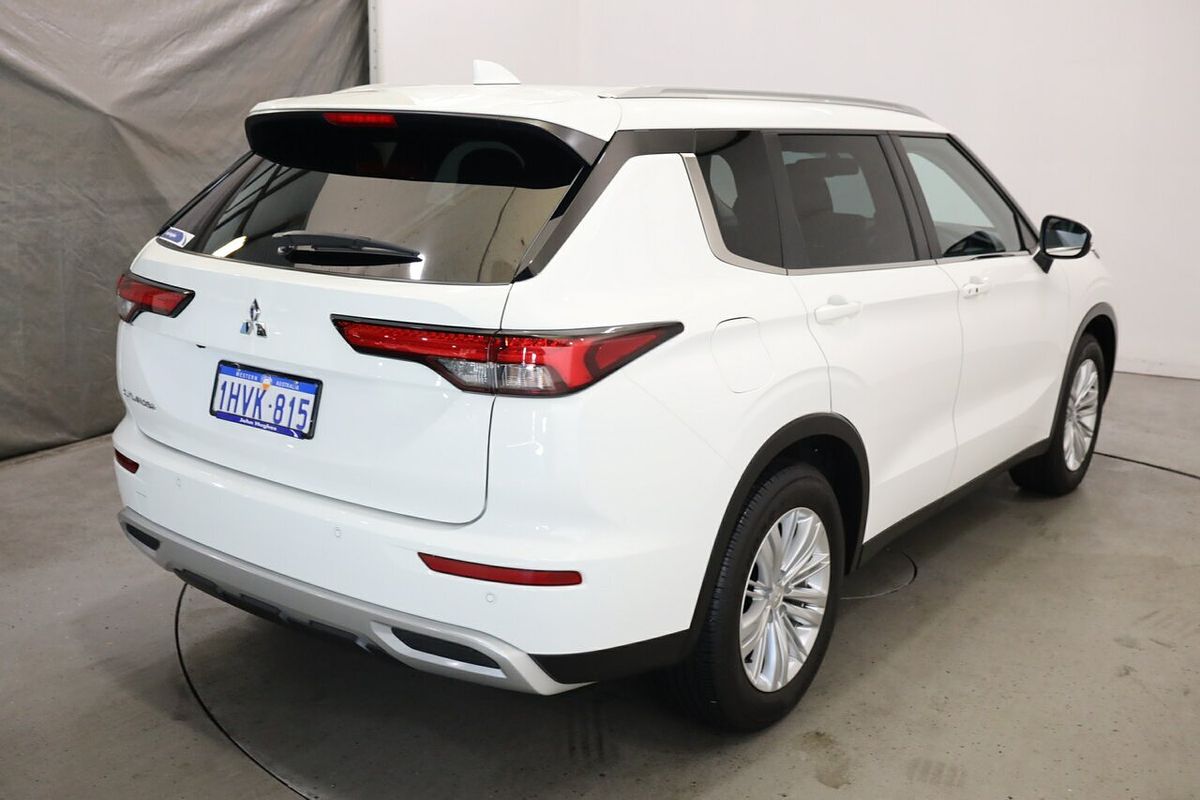 2023 Mitsubishi Outlander LS ZM