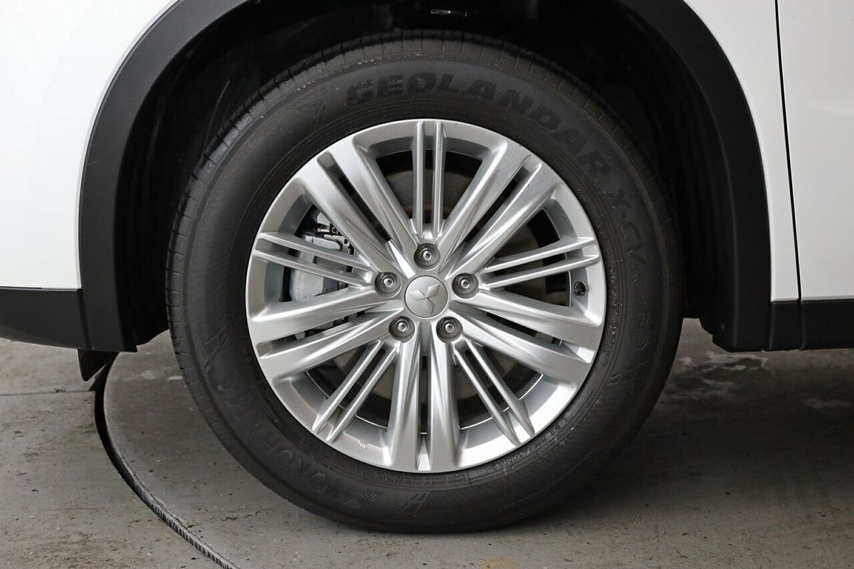 2023 Mitsubishi Outlander LS ZM