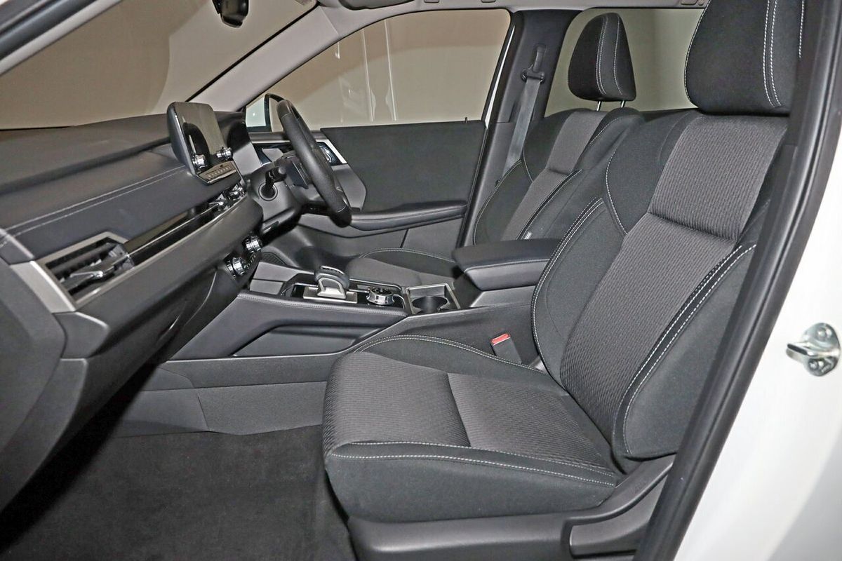 2023 Mitsubishi Outlander LS ZM