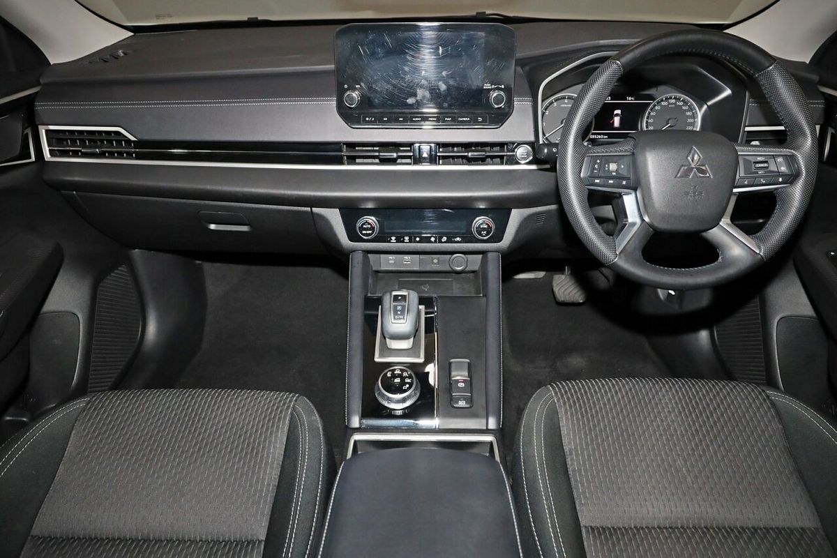2023 Mitsubishi Outlander LS ZM