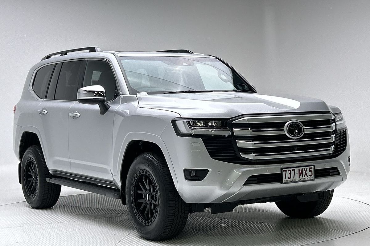2024 Toyota Landcruiser Sahara FJA300R