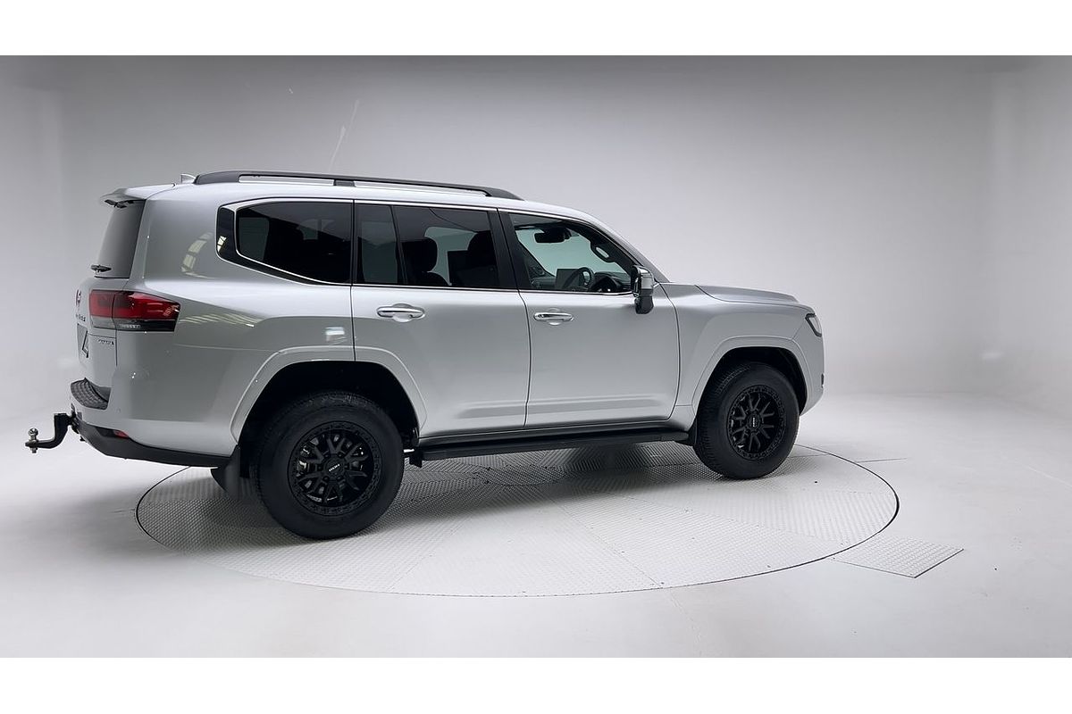 2024 Toyota Landcruiser Sahara FJA300R