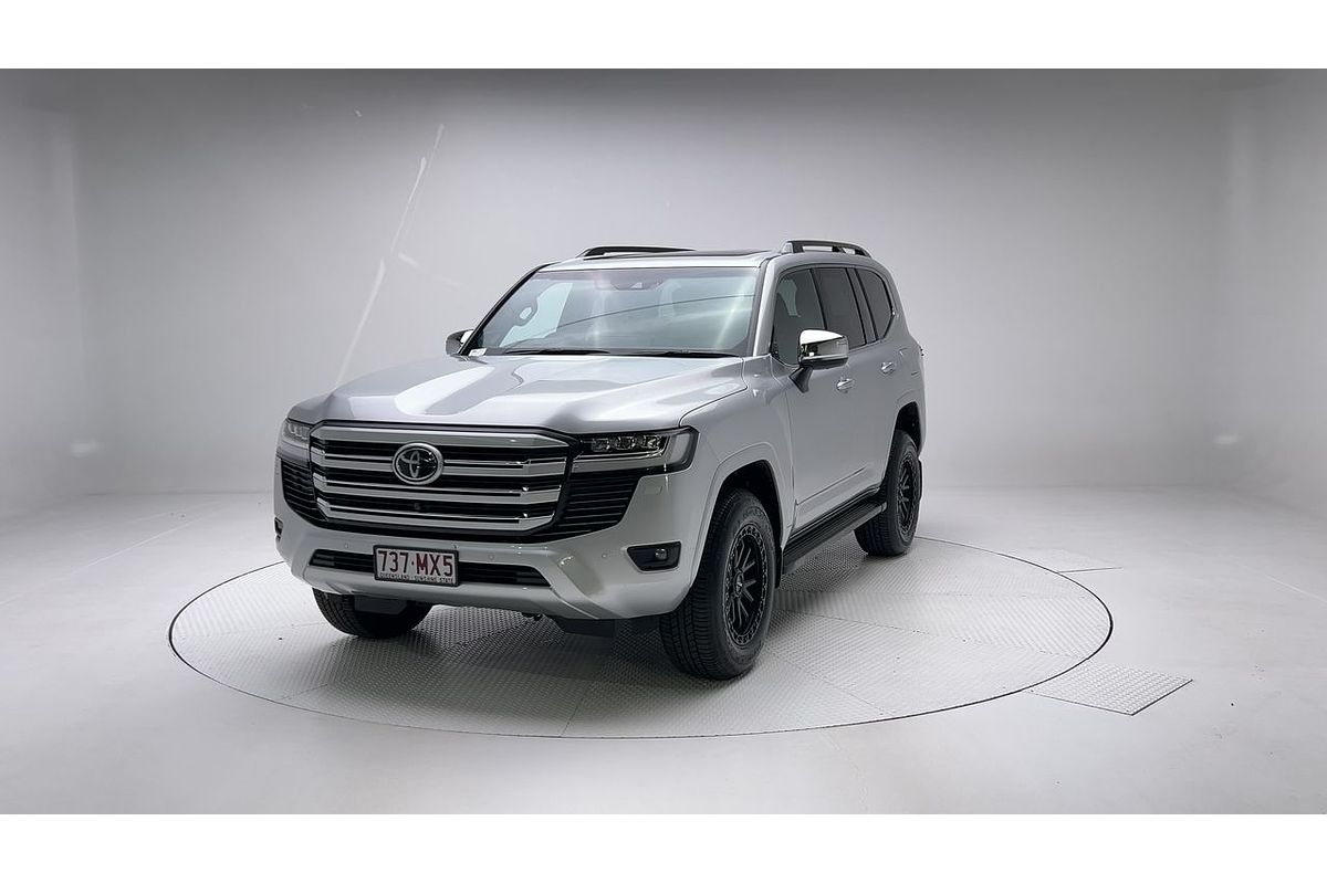 2024 Toyota Landcruiser Sahara FJA300R