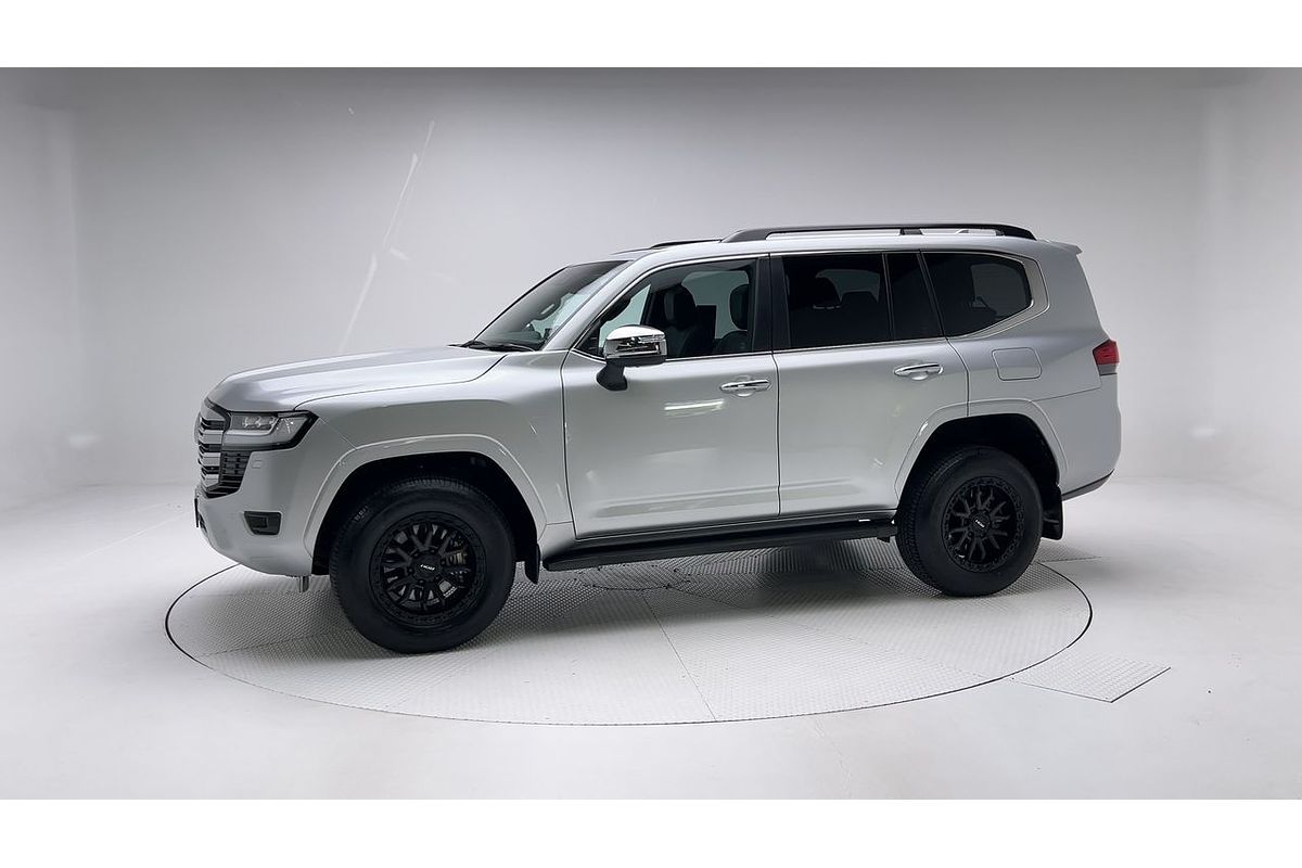 2024 Toyota Landcruiser Sahara FJA300R
