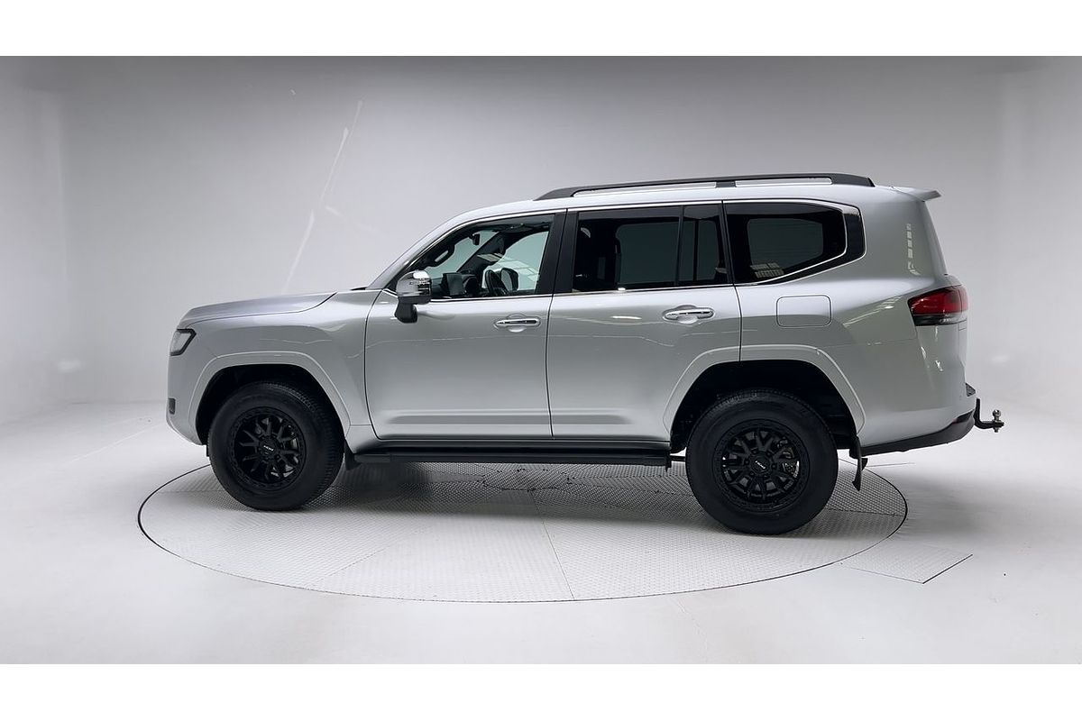 2024 Toyota Landcruiser Sahara FJA300R