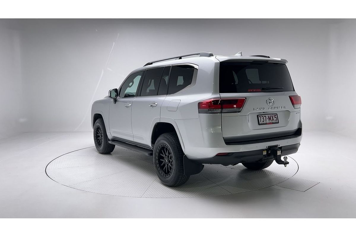 2024 Toyota Landcruiser Sahara FJA300R