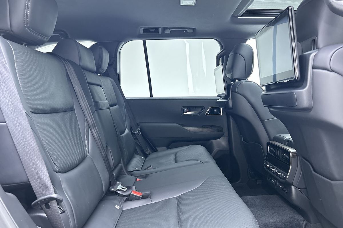 2024 Toyota Landcruiser Sahara FJA300R
