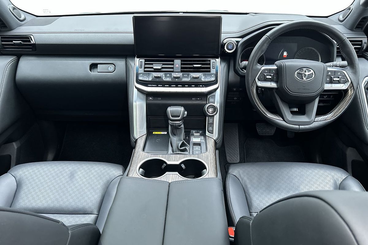 2024 Toyota Landcruiser Sahara FJA300R
