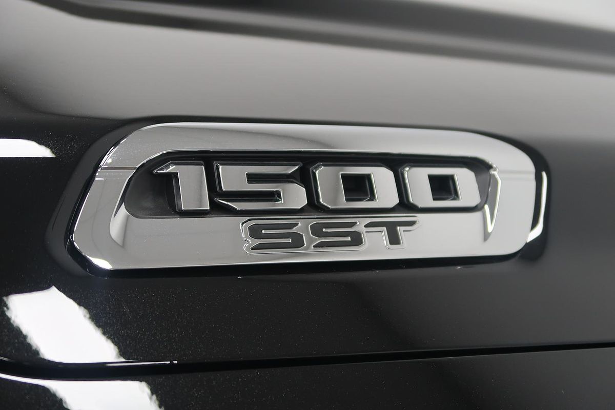 2025 RAM 1500 Laramie Sport Hurricane SO RamBox DT 4X4 SWB