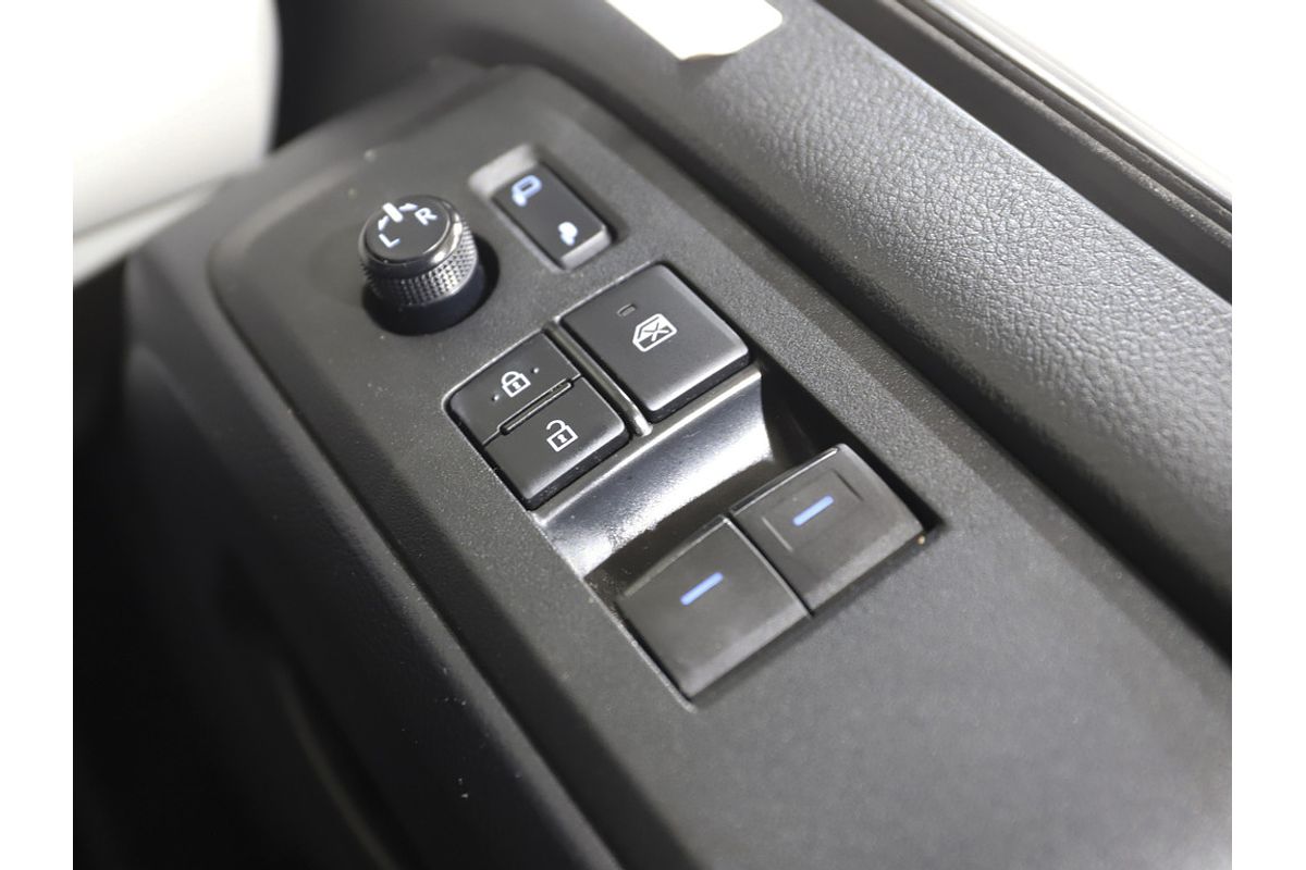 2019 Toyota Hiace Commuter GDH322R