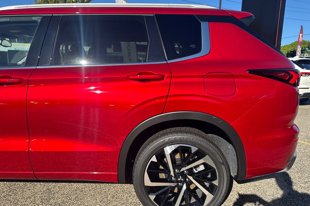 2025 Mitsubishi Outlander PHEV Exceed ZM