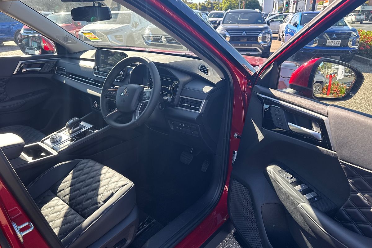 2025 Mitsubishi Outlander PHEV Exceed ZM