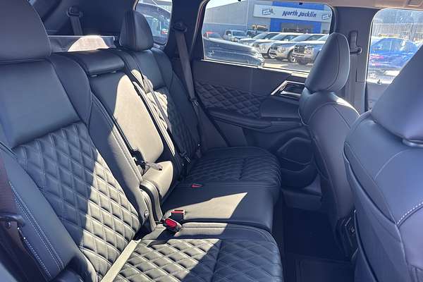 2025 Mitsubishi Outlander PHEV Exceed ZM